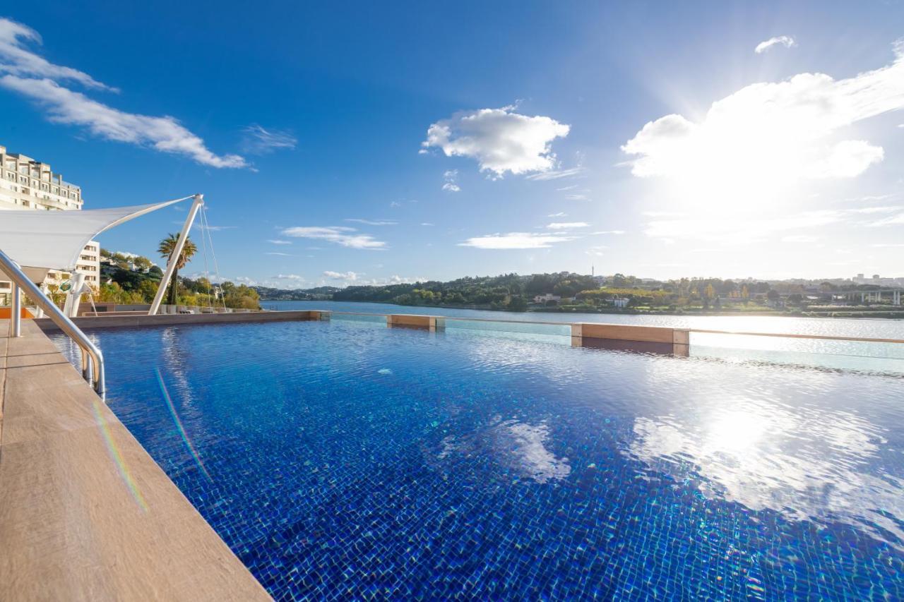 Valbom  Pestana Douro Riverside - Preferred Hotels & Resorts, Lifestyle מראה חיצוני תמונה Infinity pool at the resort