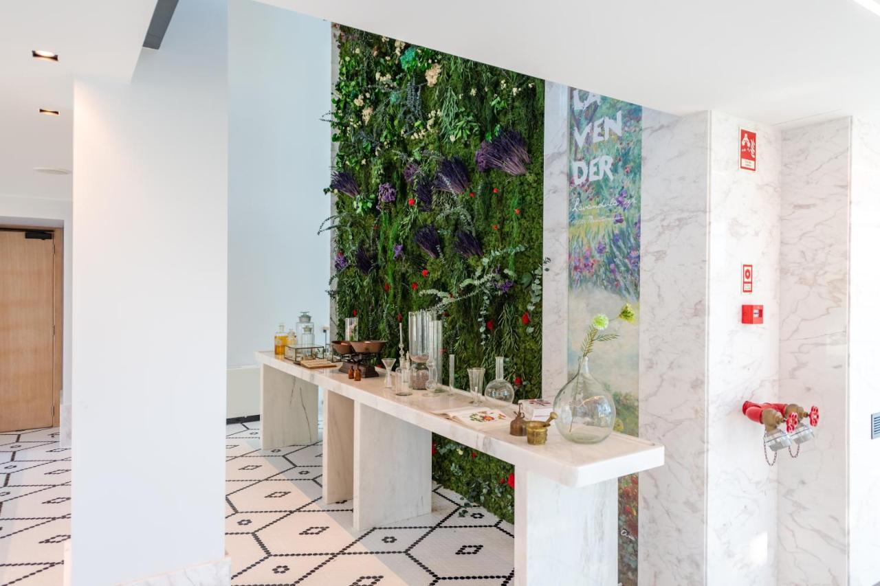 Valbom  Pestana Douro Riverside - Preferred Hotels & Resorts, Lifestyle מראה חיצוני תמונה A green wall in a hotel