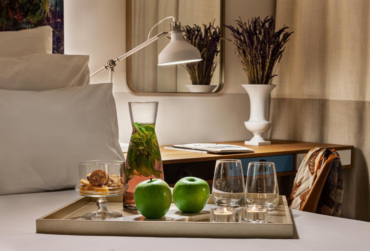 Valbom  Pestana Douro Riverside - Preferred Hotels & Resorts, Lifestyle מראה חיצוני תמונה A tray with fruit and water