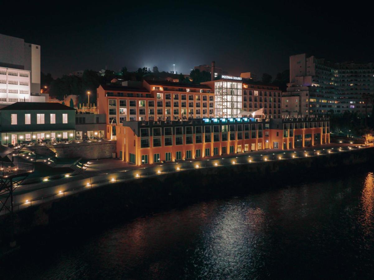 Valbom  Pestana Douro Riverside - Preferred Hotels & Resorts, Lifestyle מראה חיצוני תמונה The hotel at night